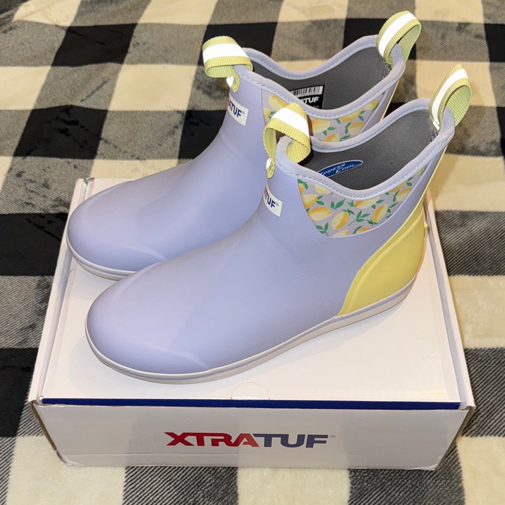 XTRATUF Women's Blue and Yellow Lemons Winter & Rain Boots Size 11